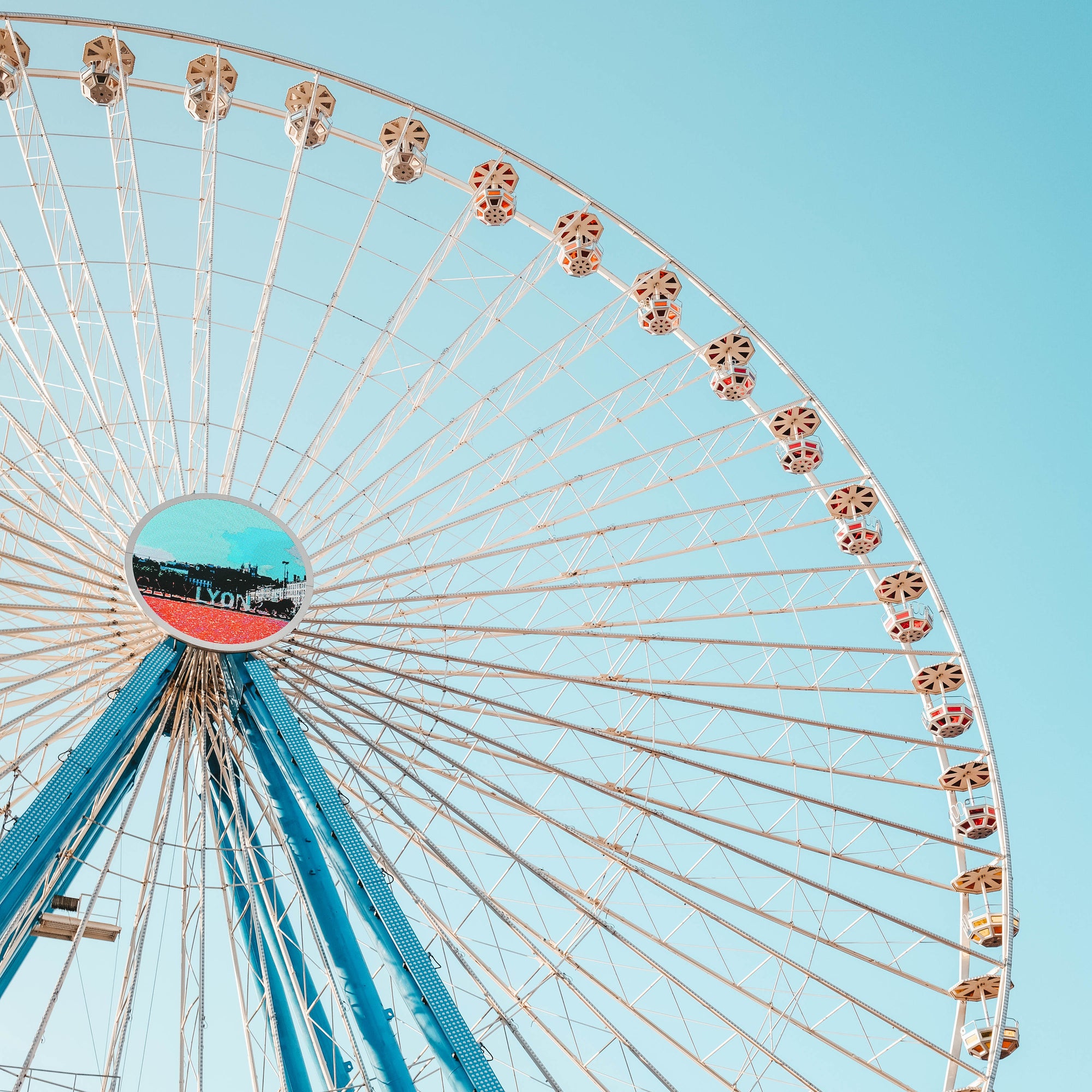 ferris-wheel-on-a-summer-day